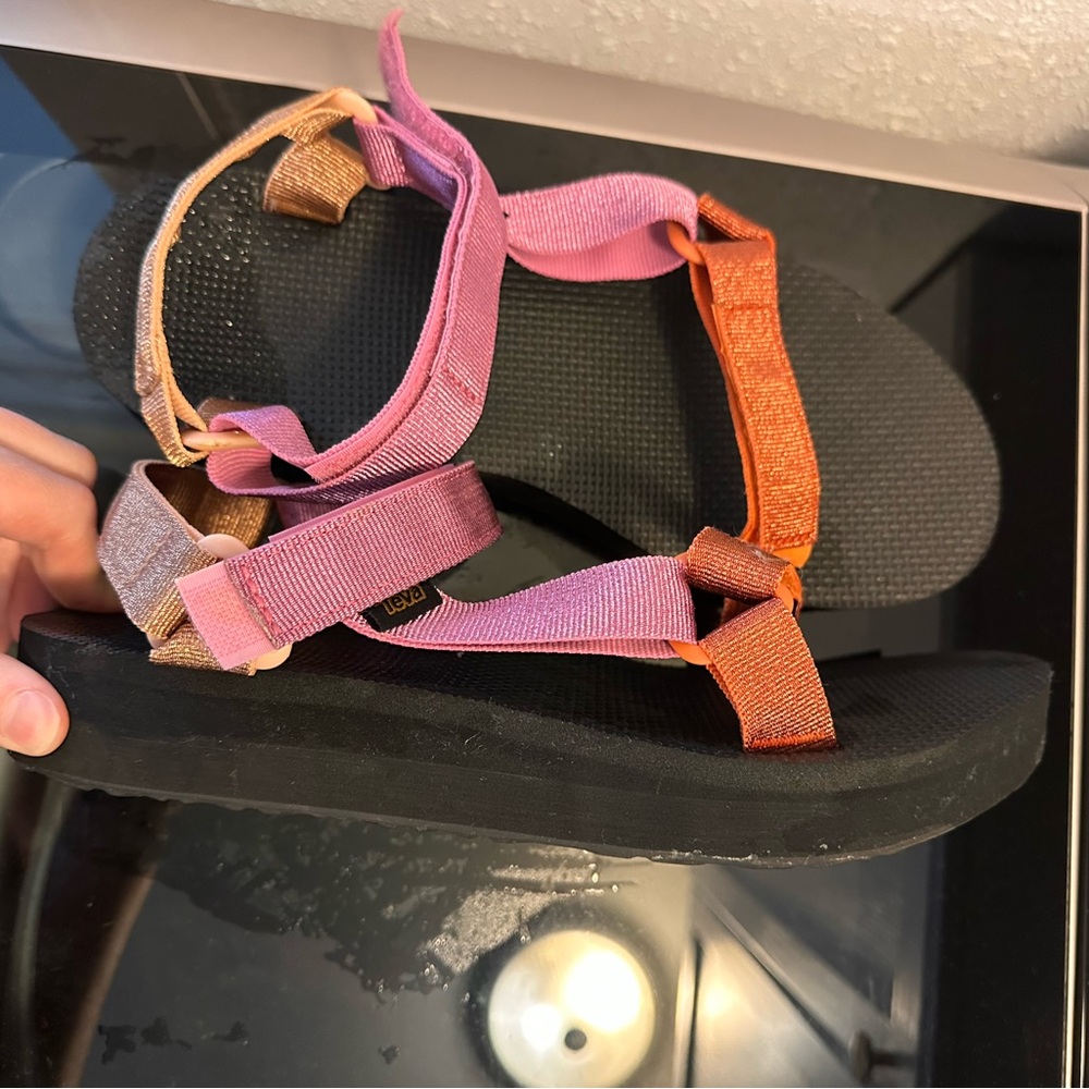Women’s teva